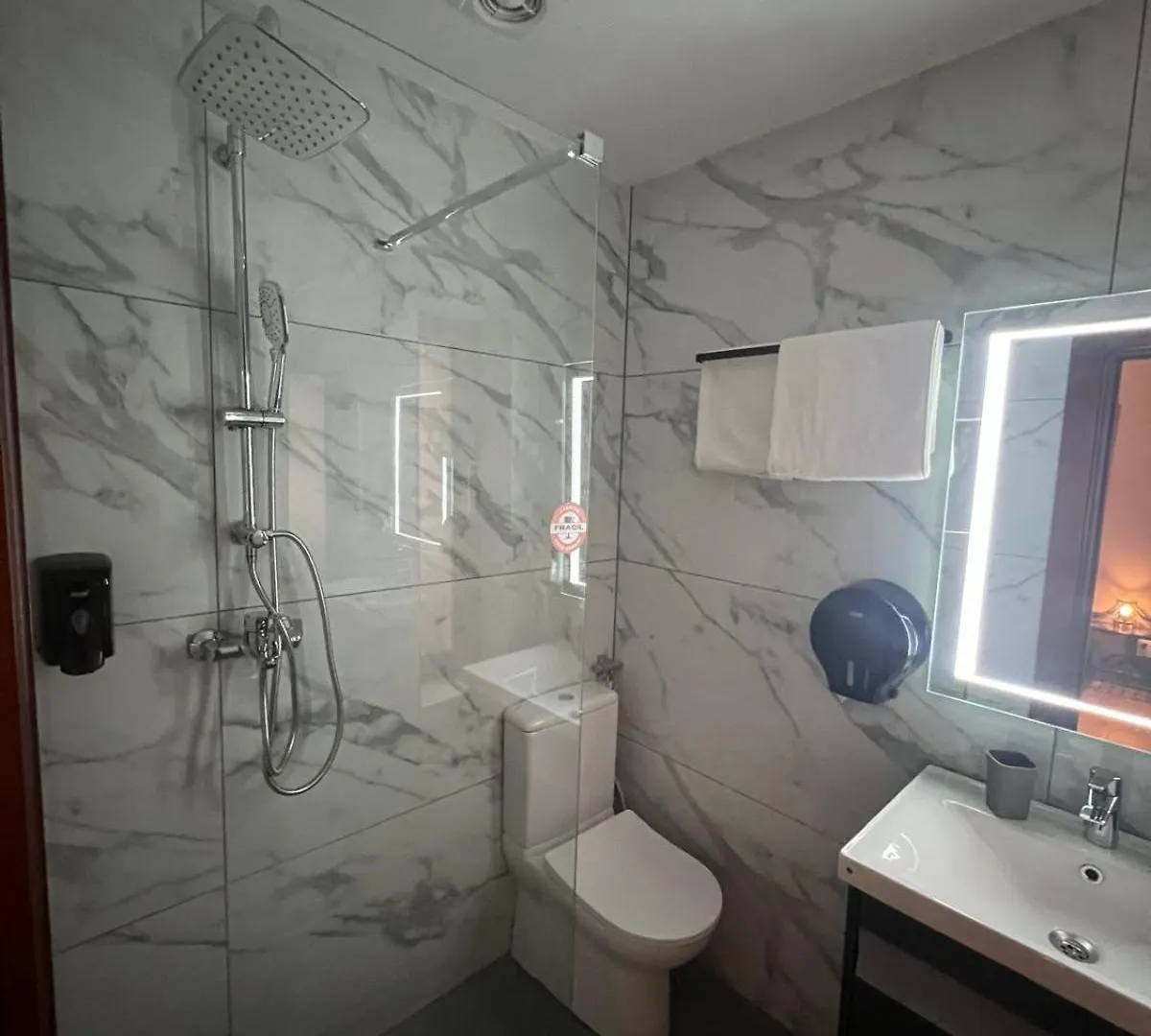 ***  Hotel Reina Boekarest Roemenië