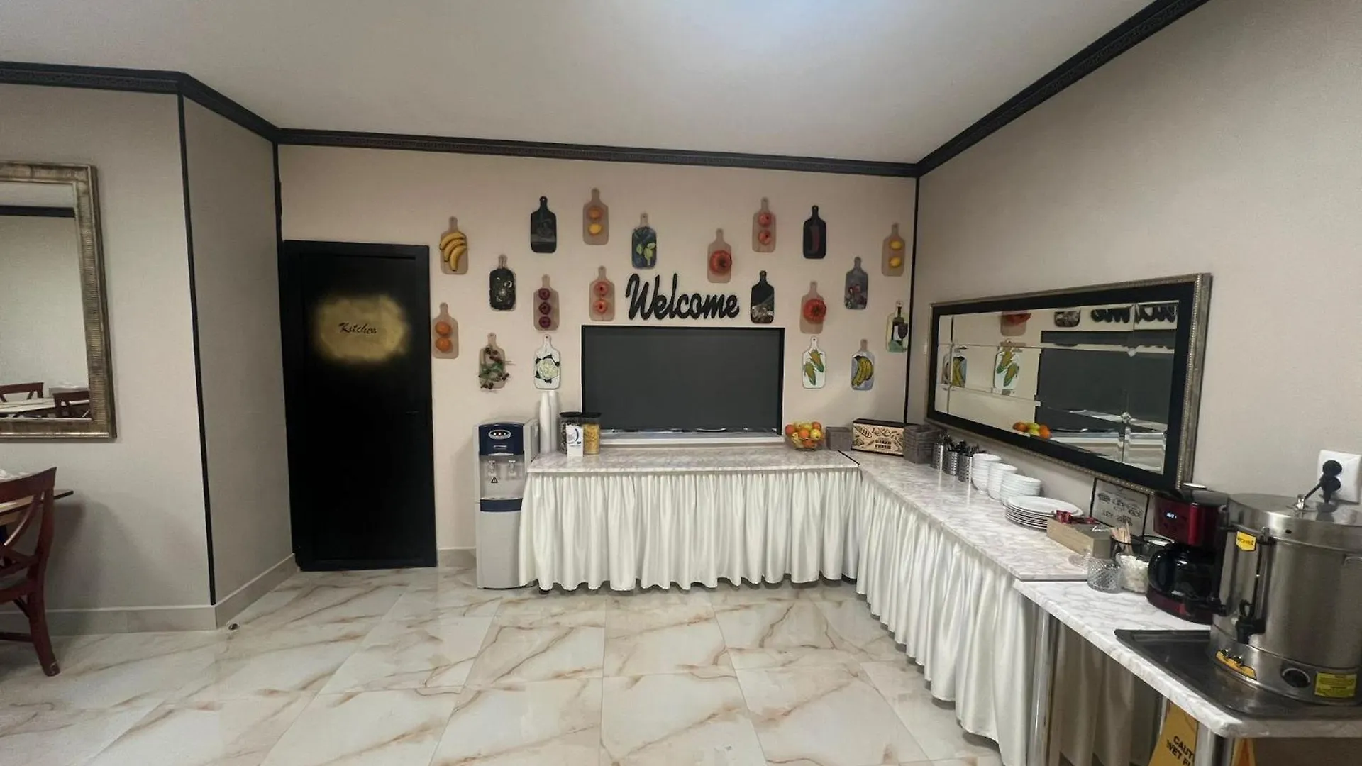 Hotel Reina Бухарест 3*,