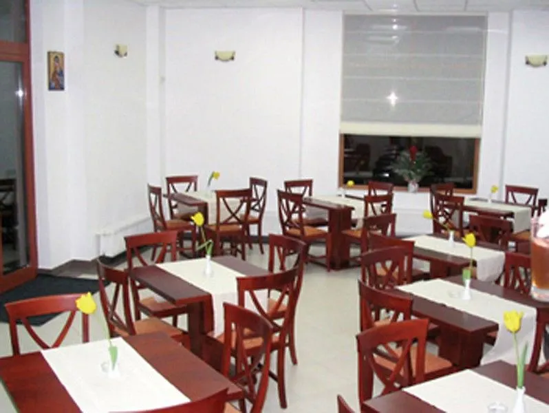 Hotel Reina Бухарест 3*,